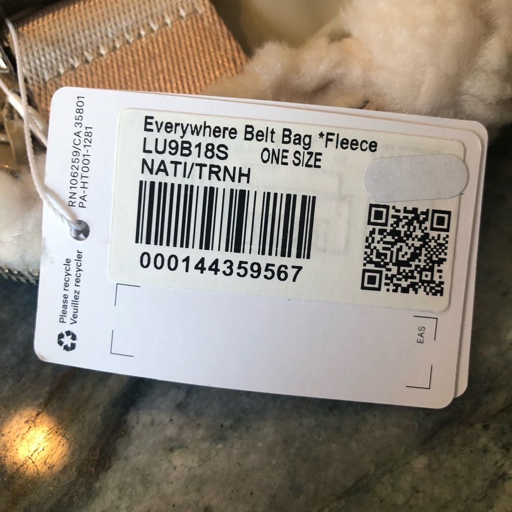 Lululemon Everywhere FLEECE Belt Bag   FLEECE SHERPA  Natural Ivory / Trench - Picture 6 of 7
